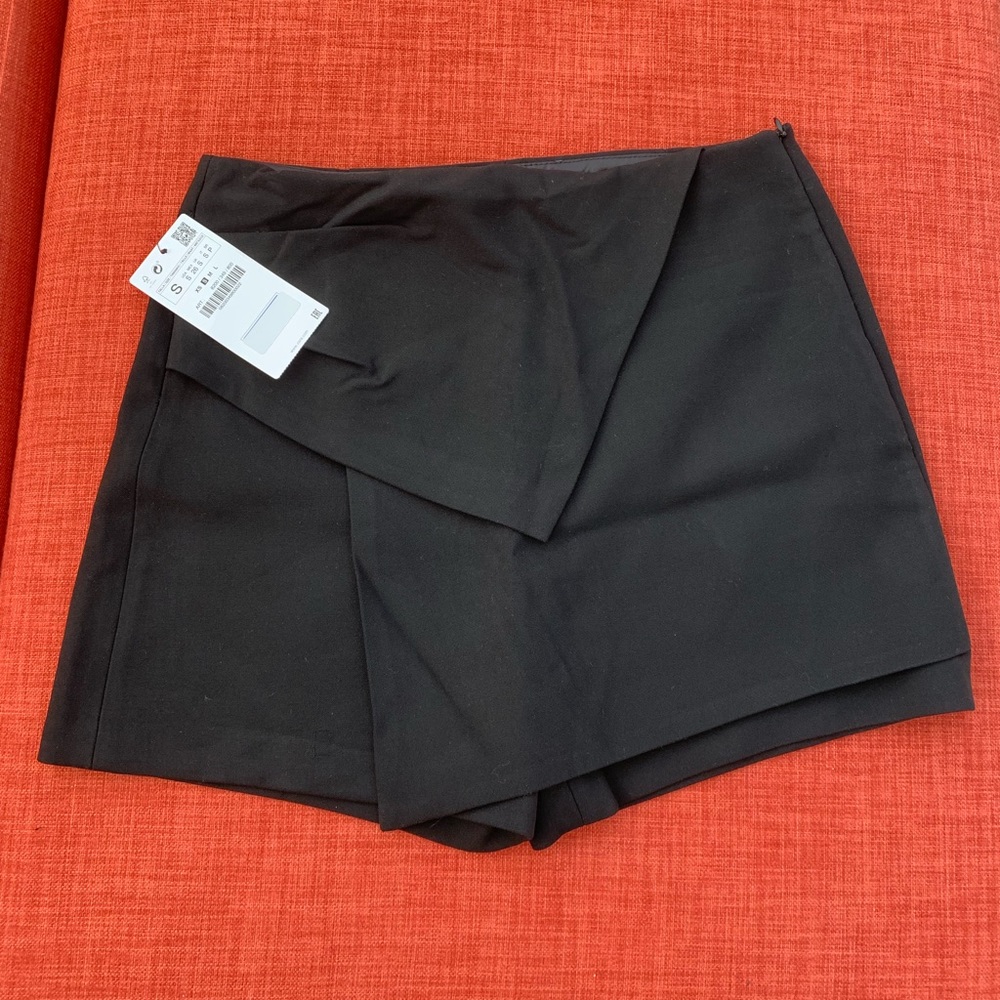 ZARA shorts. Brand NEW with tag!